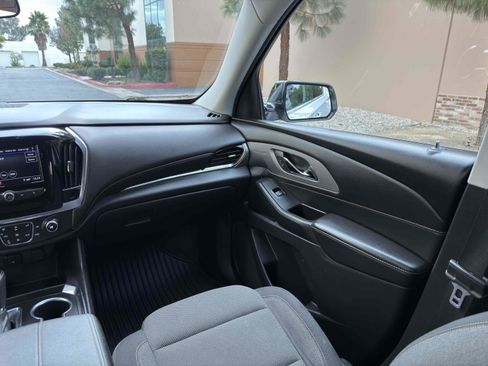 Used 2020 Chevrolet Traverse LS image 28