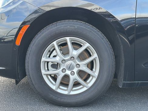 Used 2025 Chrysler Pacifica Select FWD image 10