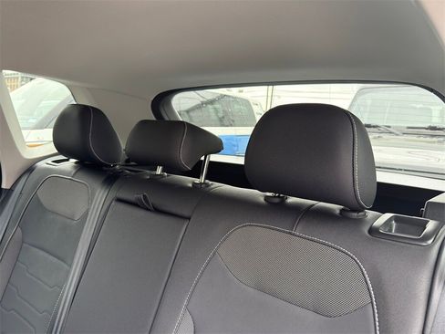 New 2026 Volkswagen Taos SE image 32