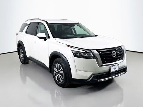 Used 2023 Nissan Pathfinder SL image 3