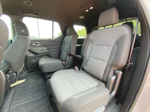 Used 2023 Chevrolet Traverse LT FWD image 23