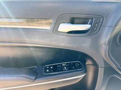 Used 2020 Chrysler 300 Limited image 22