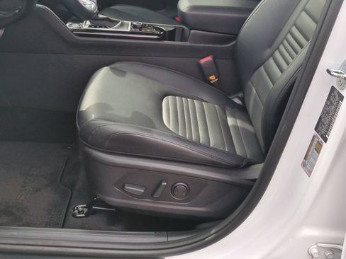 Certified 2025 Kia Sportage SX AWD/4WD image 16