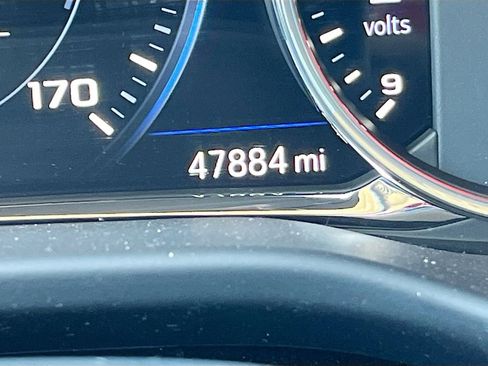 Used 2021 GMC Acadia Denali w/ Denali Technology Package image 12