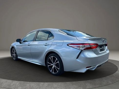 Used 2018 Toyota Camry SE w/ Convenience Package image 9