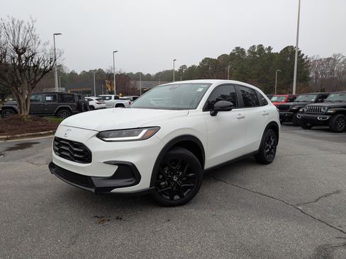 Used 2023 Honda HR-V Sport image 1