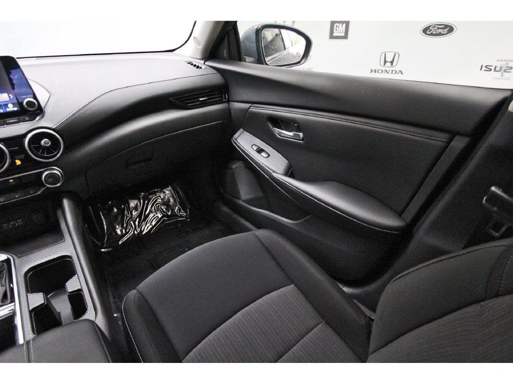 Used 2025 Nissan Sentra SV FWD image 8