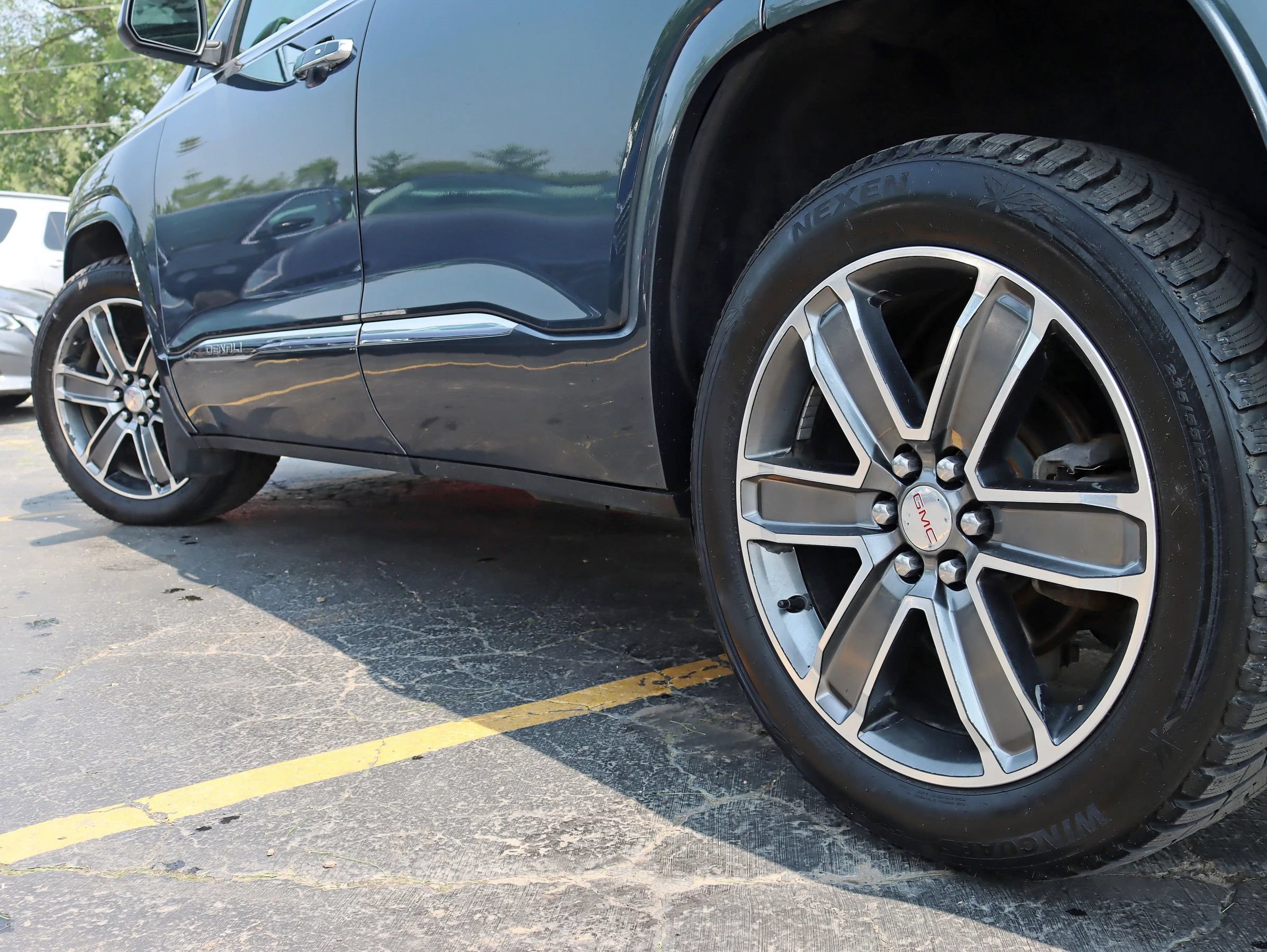 Used 2019 GMC Acadia Denali w/ Technology Package AWD/4WD image 14