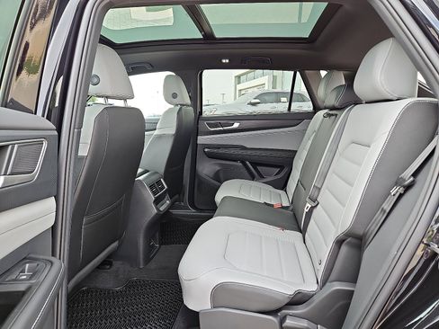New 2026 Volkswagen Atlas Cross Sport SEL R-Line AWD/4WD image 11