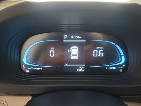 Used 2025 Hyundai Venue Limited FWD image 15
