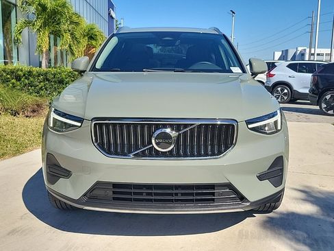 Used 2025 Volvo XC40 B5 Core image 2