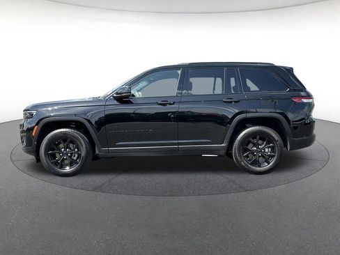 Certified 2025 Jeep Grand Cherokee Altitude image 2
