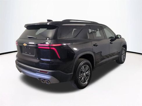 Used 2026 Chevrolet Traverse LT FWD image 5
