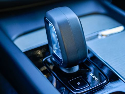 Used 2025 Volvo XC60 B5 Plus image 24