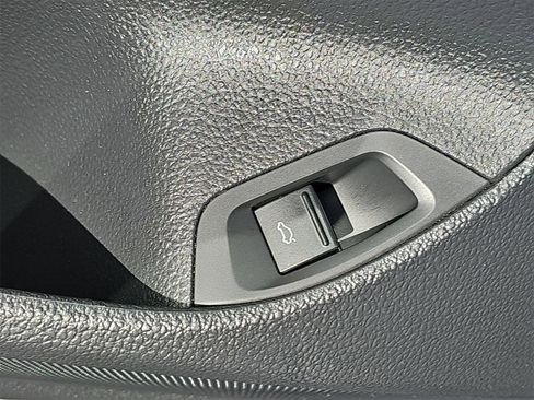 Used 2018 Volkswagen Passat 2.0T SE image 30