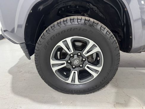 Used 2018 Toyota Tacoma TRD Sport RWD image 7