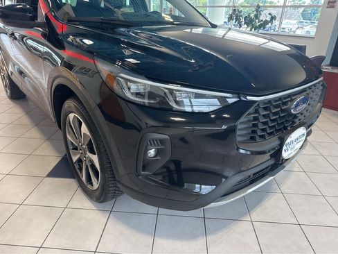 Used 2025 Ford Escape Platinum AWD/4WD image 5
