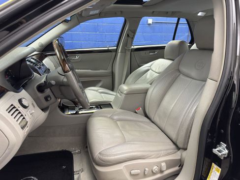 Used 2011 Cadillac DTS Premium image 18