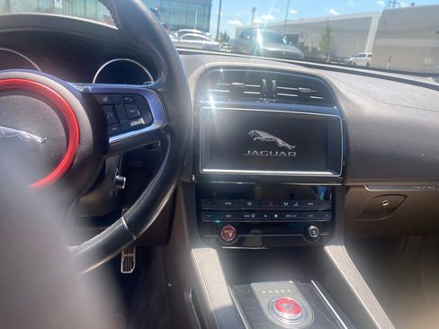 Used 2019 Jaguar F-PACE Prestige AWD/4WD image 12