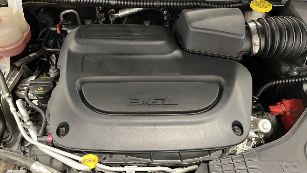 Used 2024 Chrysler Pacifica Touring-L FWD image 27