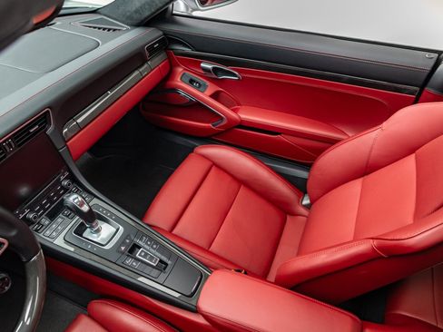 Used 2017 Porsche 911 Turbo S image 33