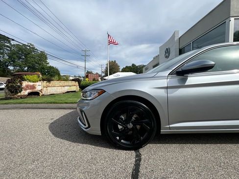 New 2025 Volkswagen Jetta SE image 10