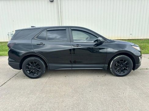 Used 2020 Chevrolet Equinox LS w/ LS Convenience Package FWD image 2