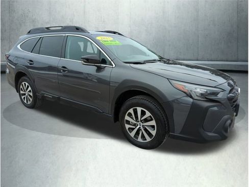 Used 2025 Subaru Outback Premium image 7