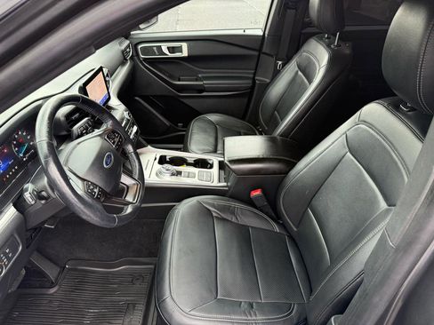 Used 2020 Ford Explorer XLT w/ Equipment Group 202A RWD image 11