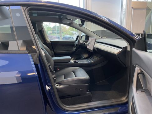 Used 2021 Tesla Model Y Long Range AWD/4WD image 36