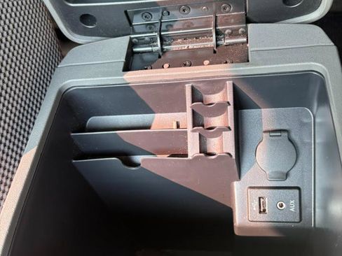 Used 2016 Nissan Frontier SV image 23