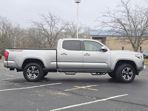 Used 2017 Toyota Tacoma TRD Sport image 30