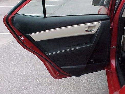 Used 2015 Toyota Corolla LE image 13