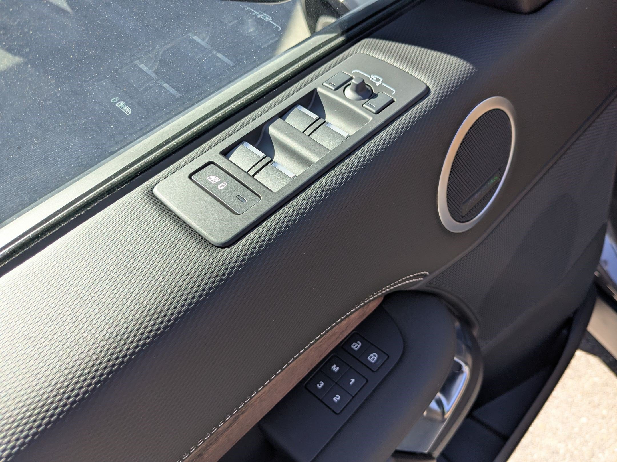 New 2026 Land Rover Discovery Dynamic SE AWD/4WD image 13