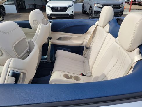 Used 2021 Mercedes-Benz E 450 4MATIC Cabriolet image 12
