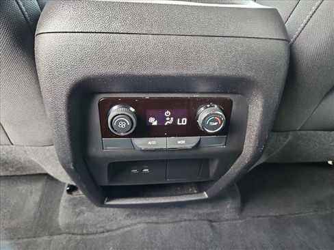 Used 2025 Chevrolet Traverse LT image 17