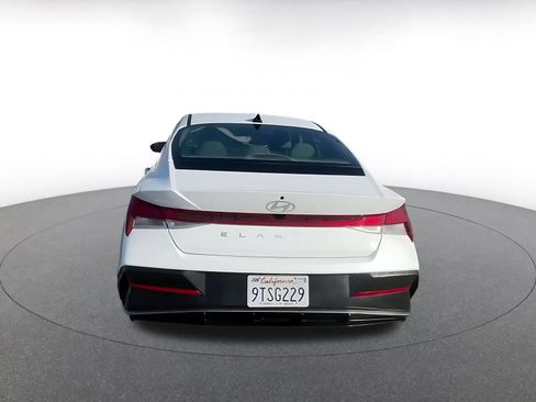 Used 2025 Hyundai Elantra SEL image 12