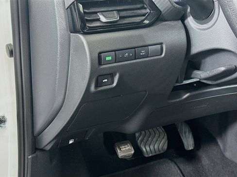 Used 2024 Nissan Sentra SV image 17