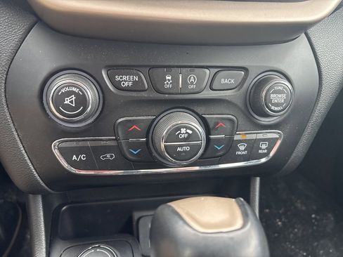 Used 2015 Jeep Cherokee Limited w/ Trailer Tow Group image 13