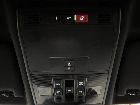 Used 2024 Volkswagen Tiguan SEL R-Line image 26