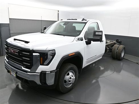 New 2026 GMC Sierra 3500 Pro image 10