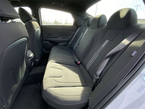 New 2025 Hyundai Elantra SEL image 23