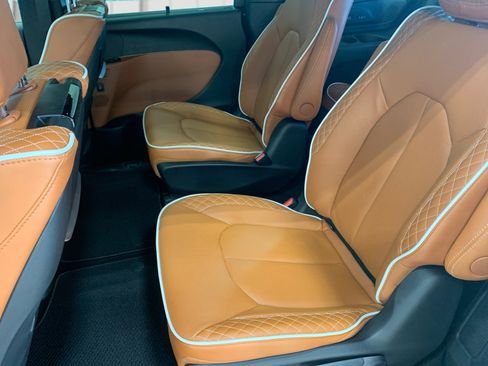 New 2026 Chrysler Pacifica Pinnacle image 10