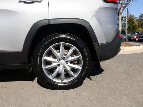 Used 2018 Jeep Cherokee Limited image 25