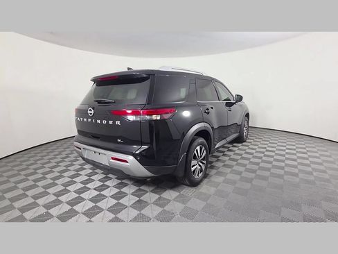 Used 2025 Nissan Pathfinder SL FWD image 40