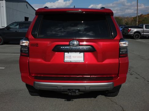 Used 2022 Toyota 4Runner TRD Off-Road image 4