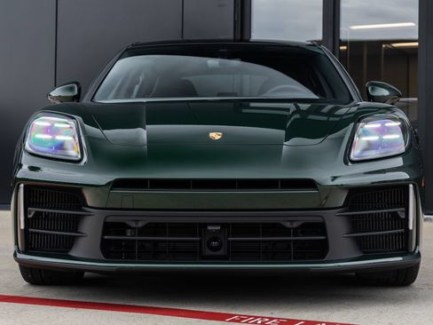 Used 2025 Porsche Panamera image 8