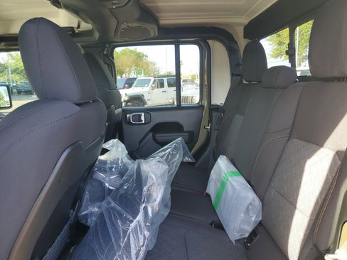 New 2026 Jeep Gladiator Mojave w/ Safety Group AWD/4WD image 9