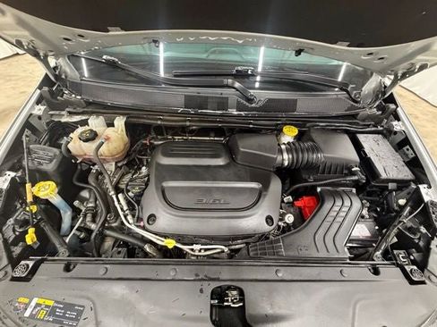 Used 2024 Chrysler Pacifica Touring-L FWD image 27