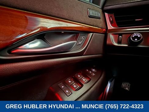 Used 2019 Cadillac Escalade Luxury AWD/4WD image 18